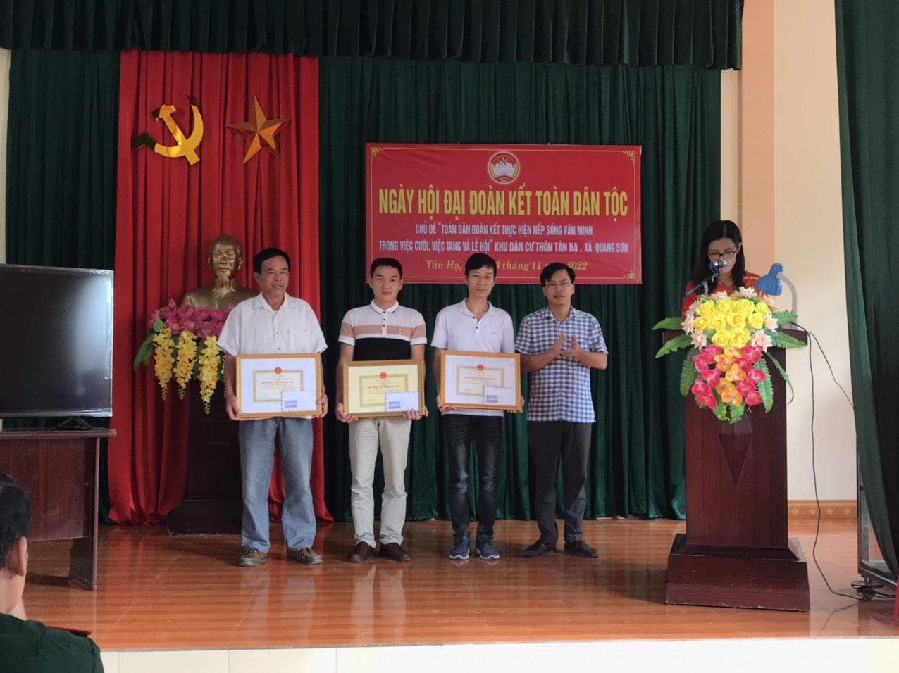 Thôn thôn Tân Hạ làm điểm tổ chức ngày hội đại đoàn kết toàn dân tộc, kỷ niệm 92 năm ngày thành lập Mặt trận dân tộc thống nhất Việt Nam (18/11/1930-18/11/2022).